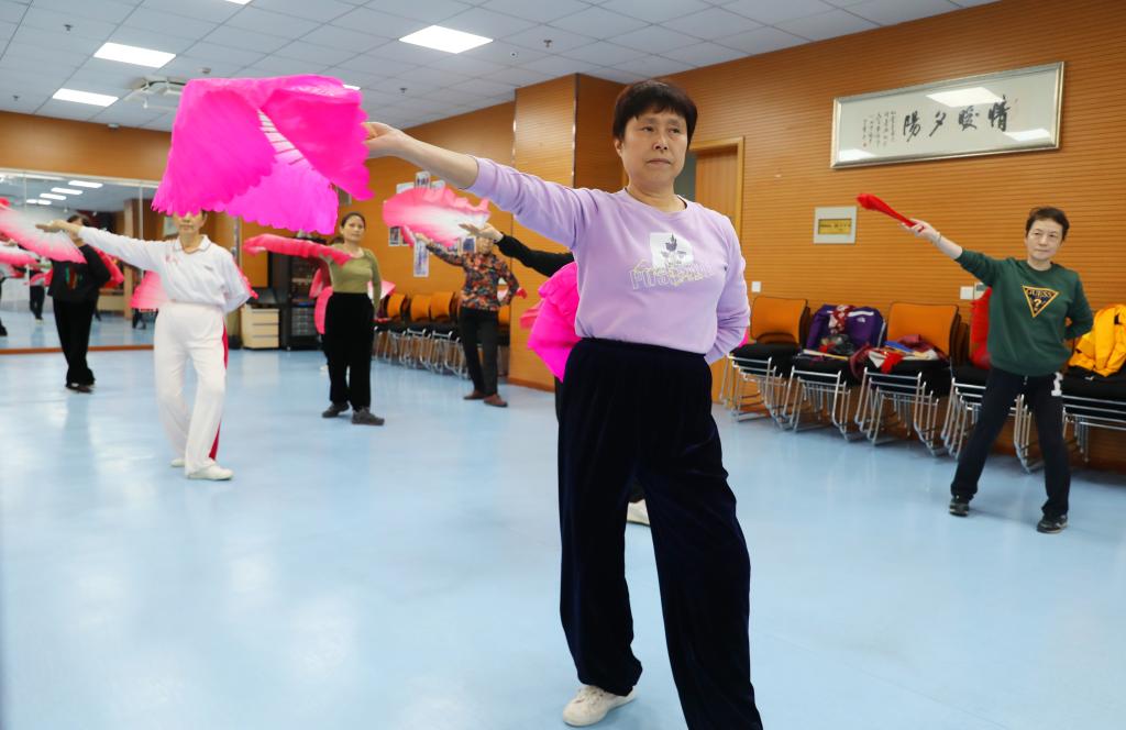健康不“宅”冬冬季运动小贴士来了亿百体育app(图1)